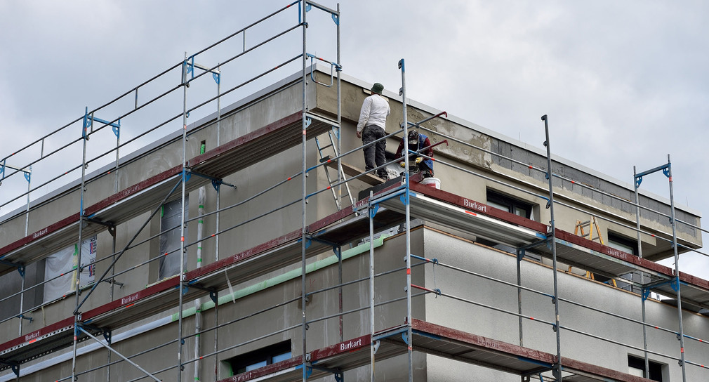 Reichen Sie einen Gebäudeantrag bequem von zu Hause aus ein