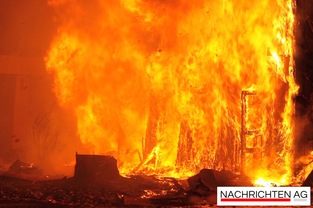 Müllauto in Plüderhausen: Selbstentzündung löst Großbrand aus!