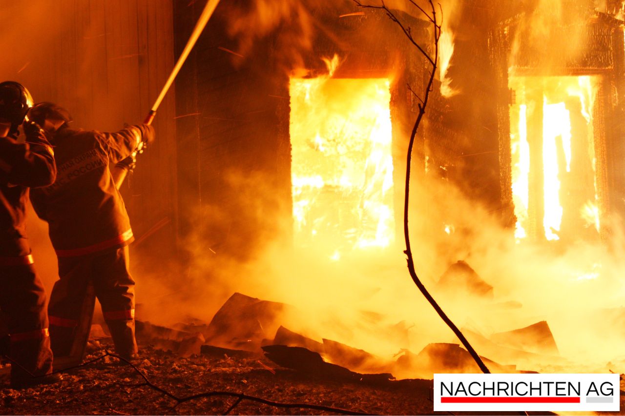 SCHOCK in Abtsgmünd: Großbrand zerstört Wohnhaus und Scheune völlig!