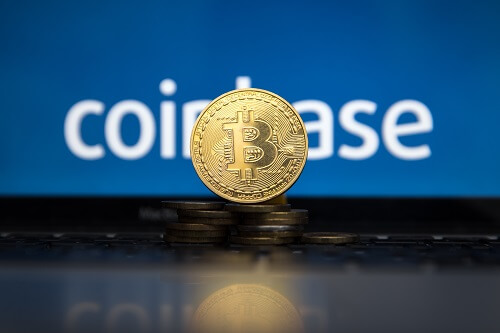 Coinbase-Crypto-Exchange-Logo und Bitcoin-Symbol
