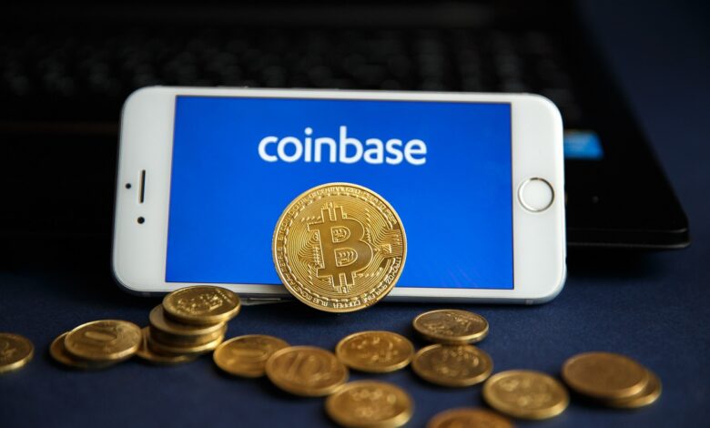 Der Aktienkurs von Coinbase fällt weiter, da die Aufsichtsbehörden eingreifen und das Krypto-Volumen hinterherhinkt