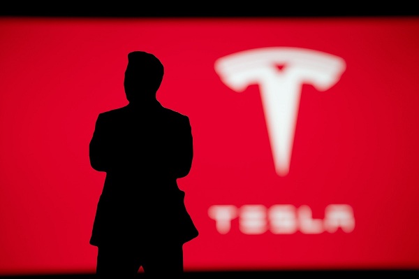 Der Hinweis von Elon Musk auf die Zahlung von Dogecoin für Tesla sorgt für Aufsehen bei den Meme-Coin-Preisen