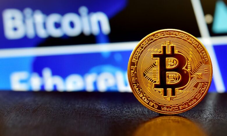 Die Bitcoin YTD-Leistung übersteigt 80 %. Anleger setzten im März auf eine Wimpelformation.