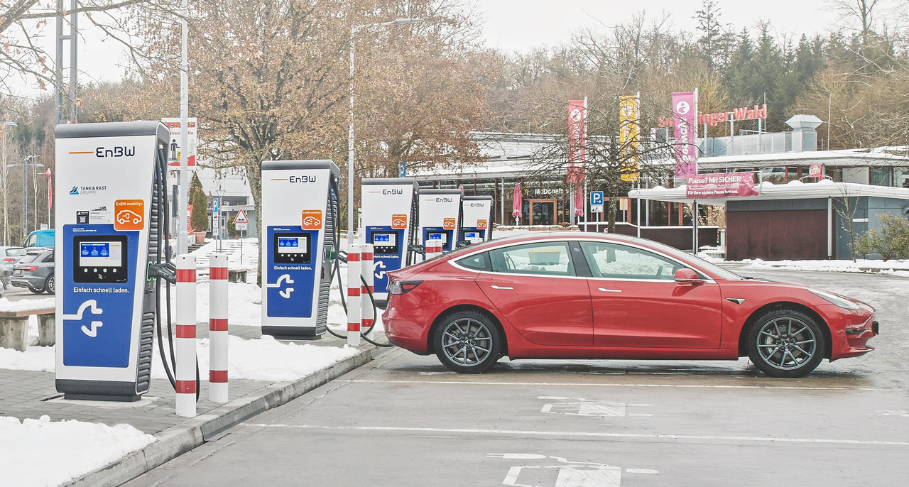 EnBW und der State Open Charging Park an der Autobahn A8