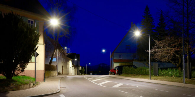 Intelligente Straßenbeleuchtung schützt Insekten