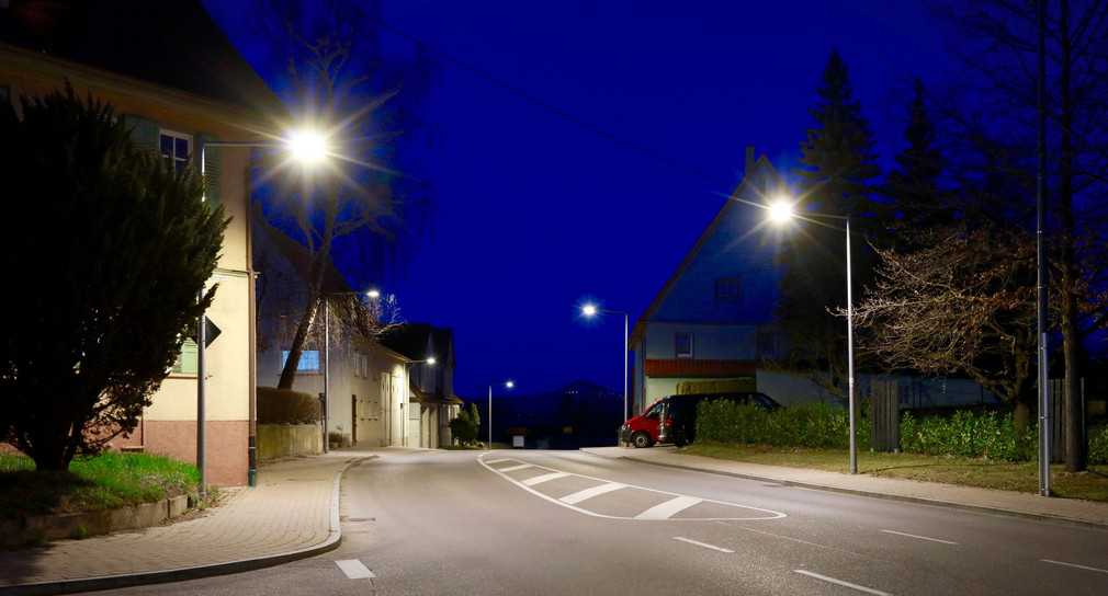 Intelligente Straßenbeleuchtung schützt Insekten