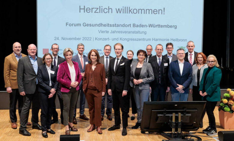 Gruppenbild anlässlich der vierten Jahresveranstaltung des Forums Gesundheitsstandort Baden-Württemberg in Heilbronn