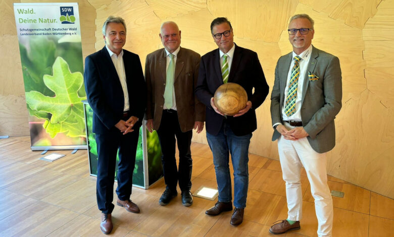 Hauk erhält Ehrenpreis für Verdienste um den Wald