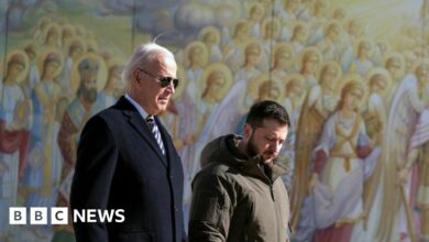 Joe Biden walks alongside Ukrainian president Volodymyr Zelensky