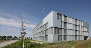 Neues Forschungsgebäude an die Universität Freiburg übergeben