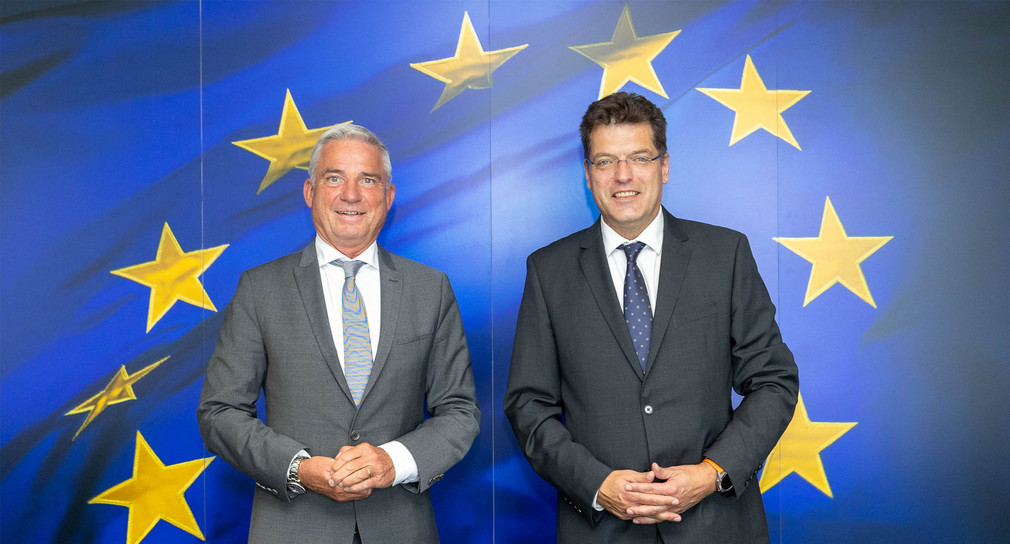 Minister Strobl und EU-Kommissar Lenrčič haben sich in Brüssel zu einem gespräch über den europäischen Katastrophenschutz getroffen. 