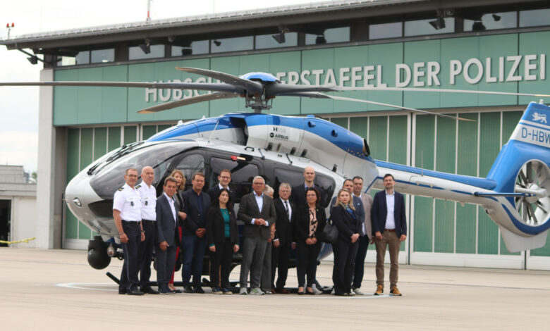 Innenausschuss besucht Polizeihubschrauber#-#staffel