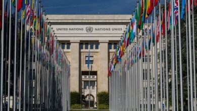 Die Fahnengasse am europäischen Hauptquartier der Vereinten Nationen ist während des Menschenrechtsrats in Genf, Schweiz, am 11. September 2023 zu sehen