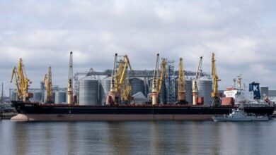 Der Massengutfrachter ARGO I liegt am 10. April 2023 am Getreideterminal des Hafens von Odessa, Ukraine