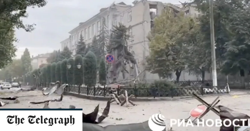 Die Ukraine regnet ein Sperrfeuer von Himars-Raketenangriffen auf Cherson-Invasoren