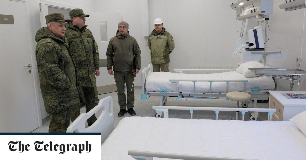 Der lebende russische Verteidigungsminister besucht die zerstörte Stadt Mariupol, während die Bakhmut-Schlacht tobt