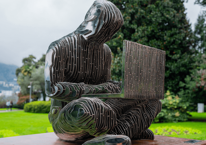 Tether und die Stadt Lugano enthüllen die Statue von Satoshi Nakamoto