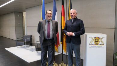 Innenminister Thomas Strobl und der französische Generalkonsul Gaël de Maisonneuve