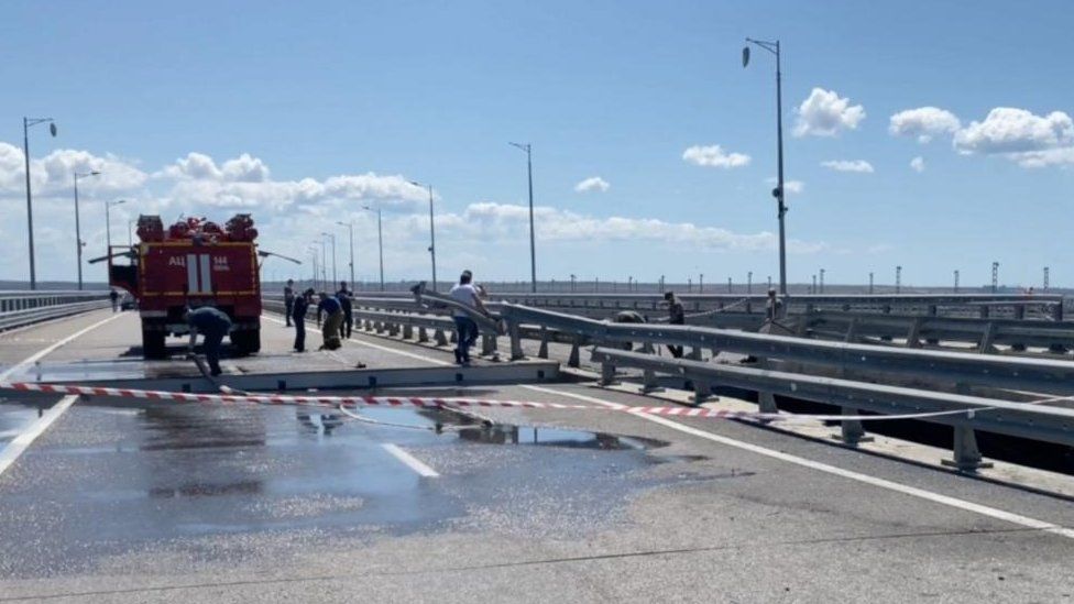 Reparaturarbeiten an der Kertsch-Brücke, die die Krim mit dem russischen Festland verbindet, 17. Juli 2023