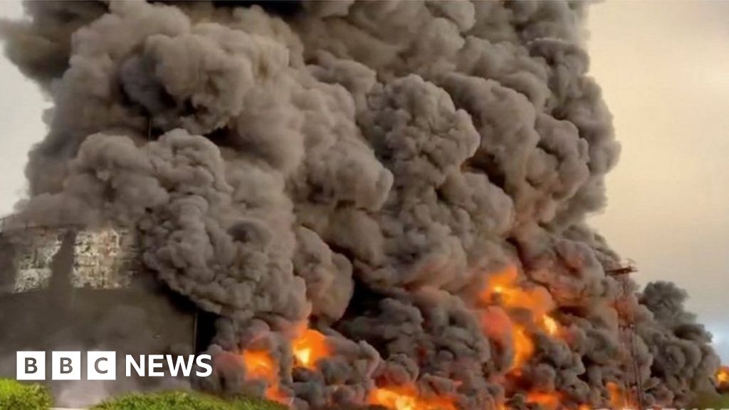 Fire at oil depot in Sevastopol, 29 April