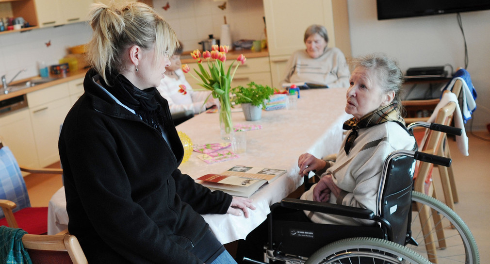 Weitere Lockerungen in Pflegeheimen und Krankenhäusern