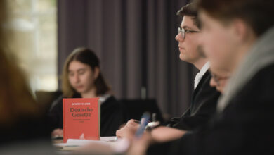 Auftaktveranstaltung „Rechtsstaat macht Schule" in der Aula des Albert-Einstein-Gymnasiums in Böblingen mit Justizminister Guido Wolf und Innenminister Thomas Strobl. (Bild: Max Kovalenko / Justizministerium Baden-Württemberg)